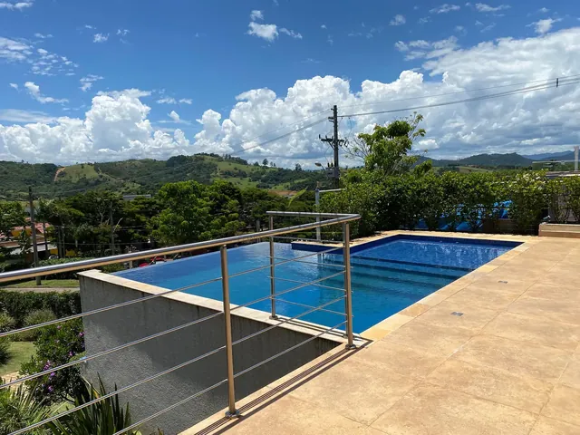 Piscina com vista para a paisagem